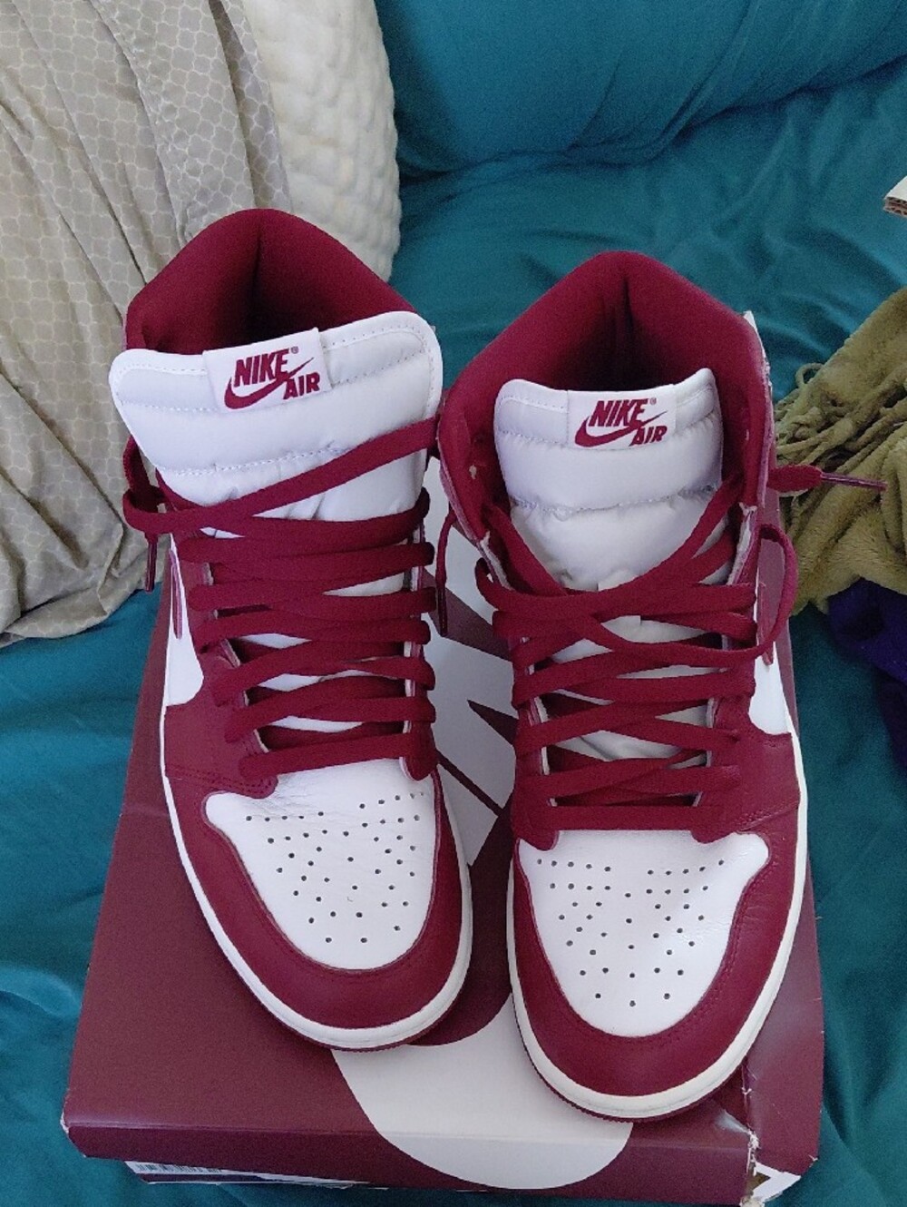 Nike Jordan 1 High Sneakers in White and Burgundy - Picture 2 of 8